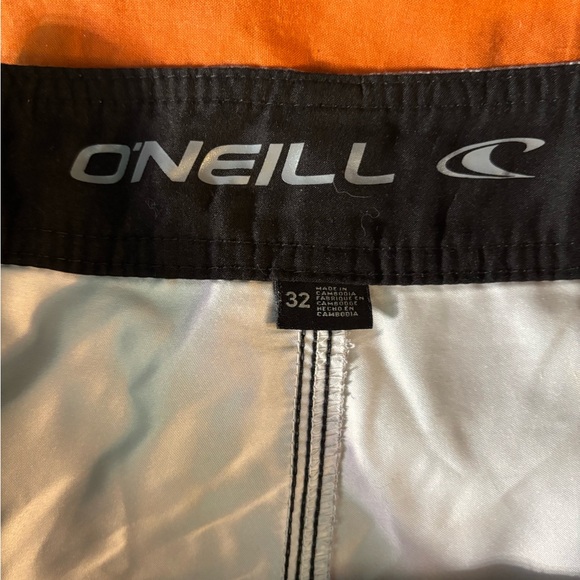 O’Neill board shirts. Black/grey/white. Only worn once. Size 32. - Picture 2 of 4
